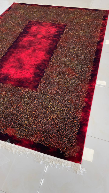 فرش قرمز براق
